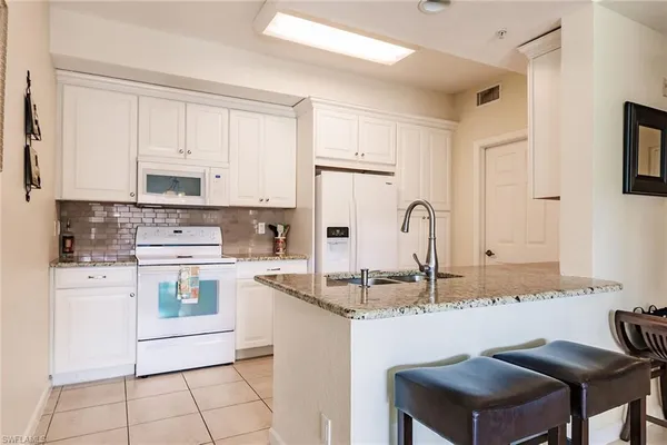 $3,995 | 4700 St Croix Lane, Unit 318, Naples, FL 34109