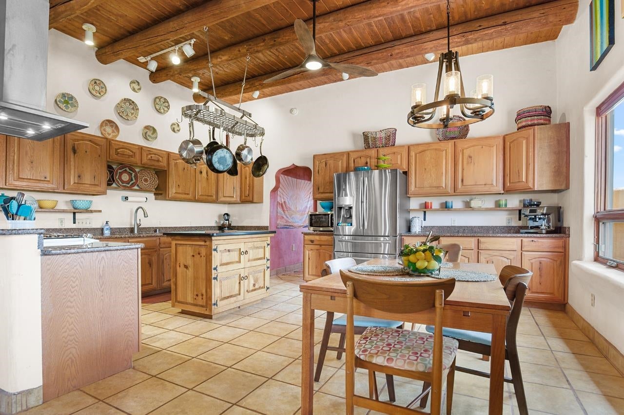 65 Las Tusas Road Ranchos de Taos, NM 87557 - Photo 6 of 46 Gallery Image 6