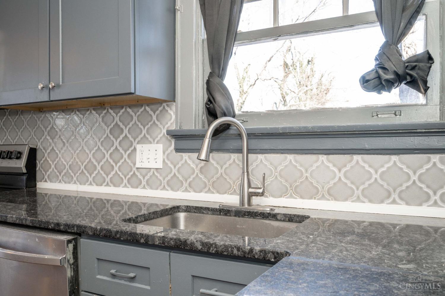 5347 Fox Road Cincinnati, OH 45239 - Photo 16 of 35
