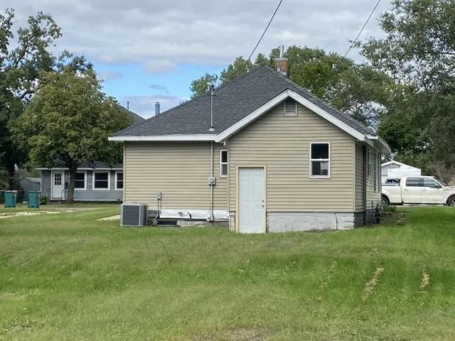 $154,900 | 128 Dakota Avenue Southeast, Staples, MN 56479