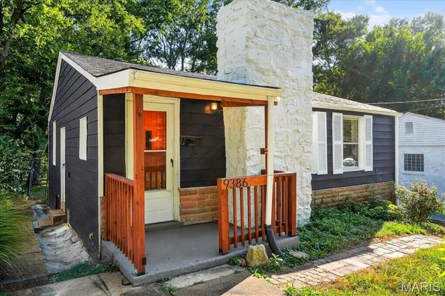 $205,000 | 9386 Golden Gate Road, Rock Hill, MO 63144