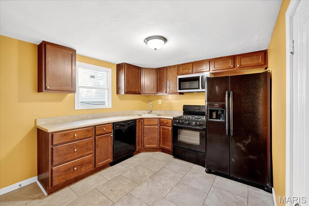 9386 Golden Gate Road Rock Hill, MO 63144 - Photo 14 of 32