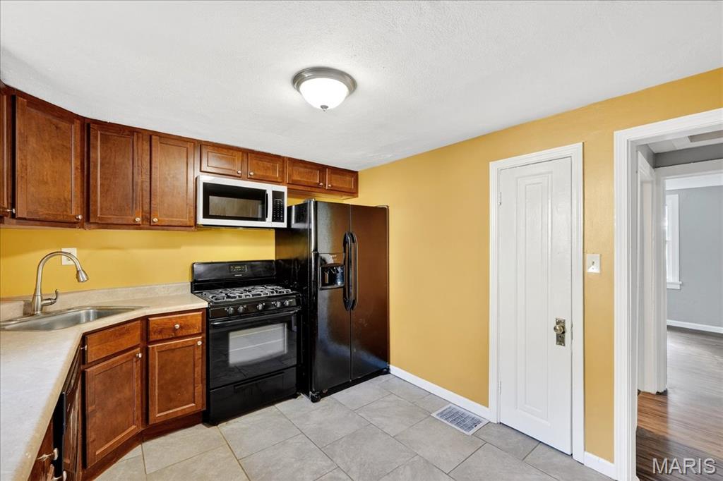 9386 Golden Gate Road Rock Hill, MO 63144 - Photo 15 of 32