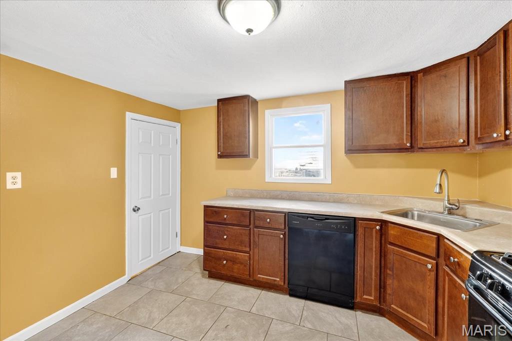 9386 Golden Gate Road Rock Hill, MO 63144 - Photo 17 of 32