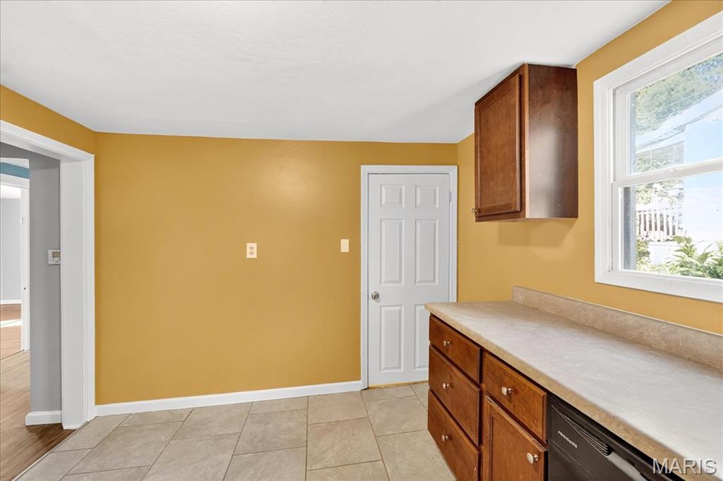 9386 Golden Gate Road Rock Hill, MO 63144 - Photo 18 of 32