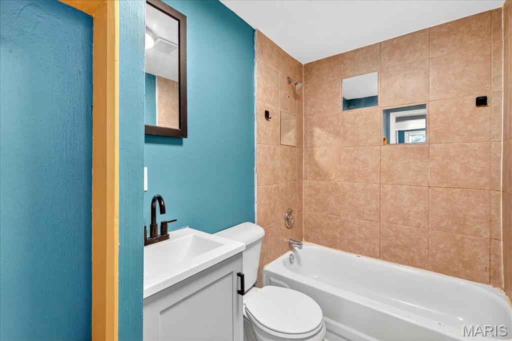 9386 Golden Gate Road Rock Hill, MO 63144 - Photo 22 of 32