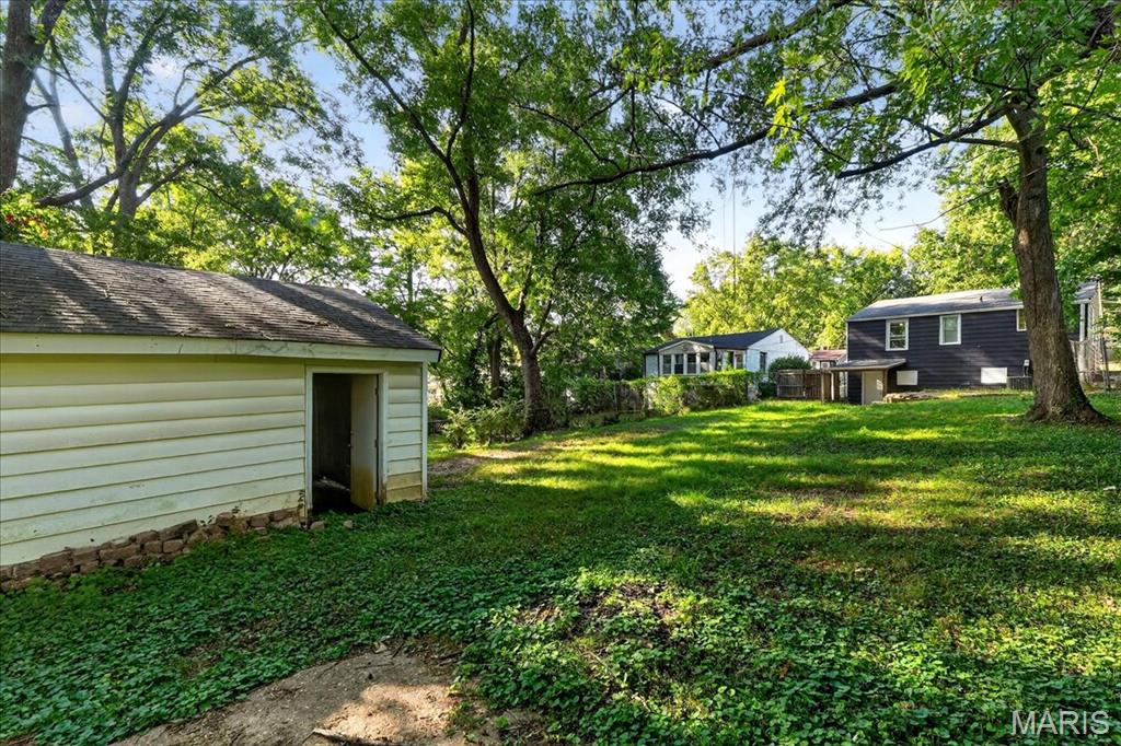 9386 Golden Gate Road Rock Hill, MO 63144 - Photo 28 of 32