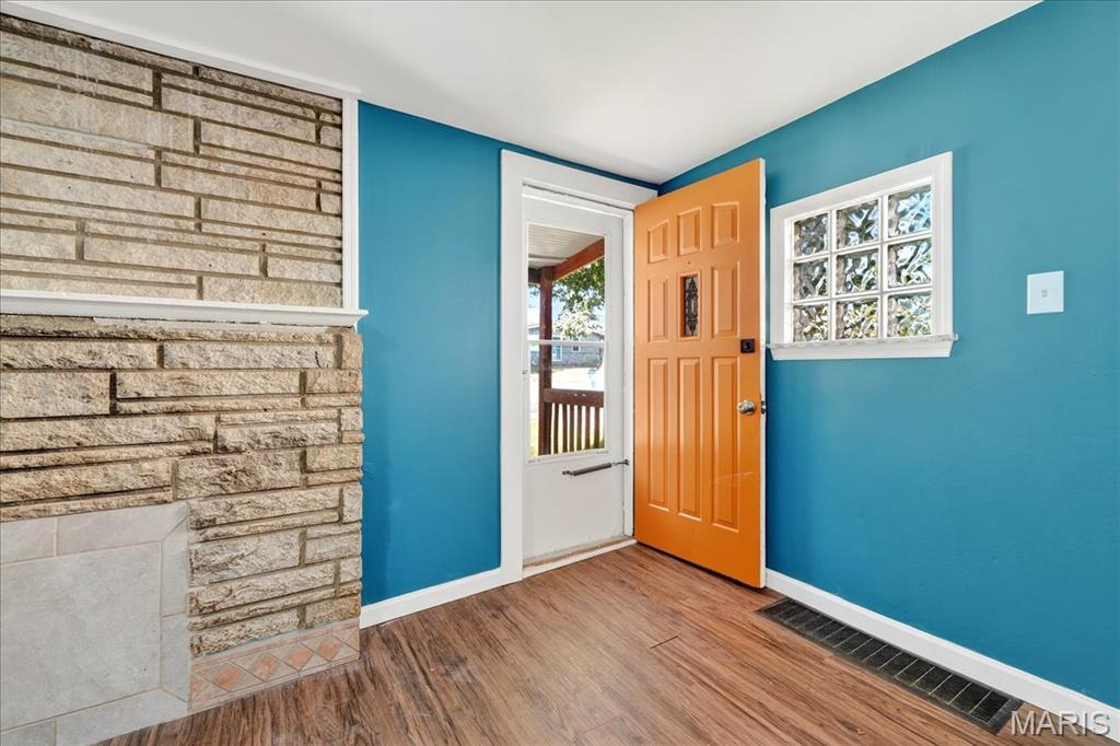 9386 Golden Gate Road Rock Hill, MO 63144 - Photo 3 of 32