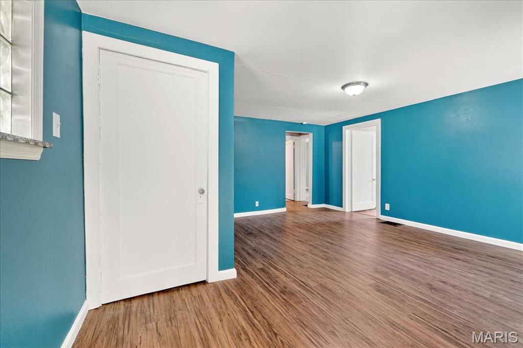 9386 Golden Gate Road Rock Hill, MO 63144 - Photo 4 of 32