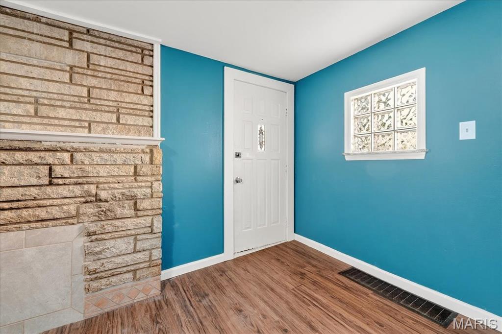 9386 Golden Gate Road Rock Hill, MO 63144 - Photo 5 of 32