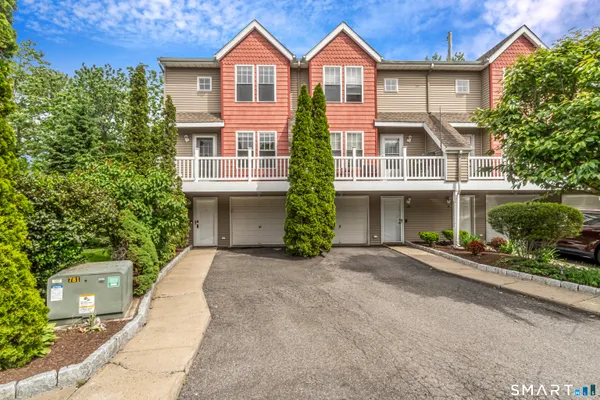 $399,900 | 26 Miranda Lane, Unit 26, Stratford, CT 06615
