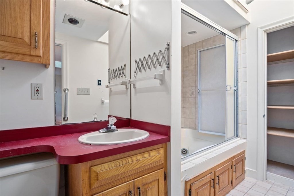 43 Woodruff Road Walpole, MA 02081 - Photo 16 of 32 Gallery Image 16