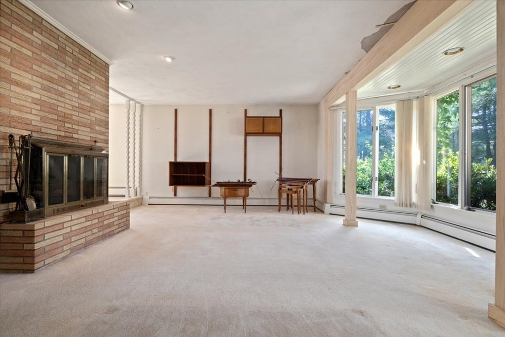 43 Woodruff Road Walpole, MA 02081 - Photo 4 of 32 Gallery Image 4
