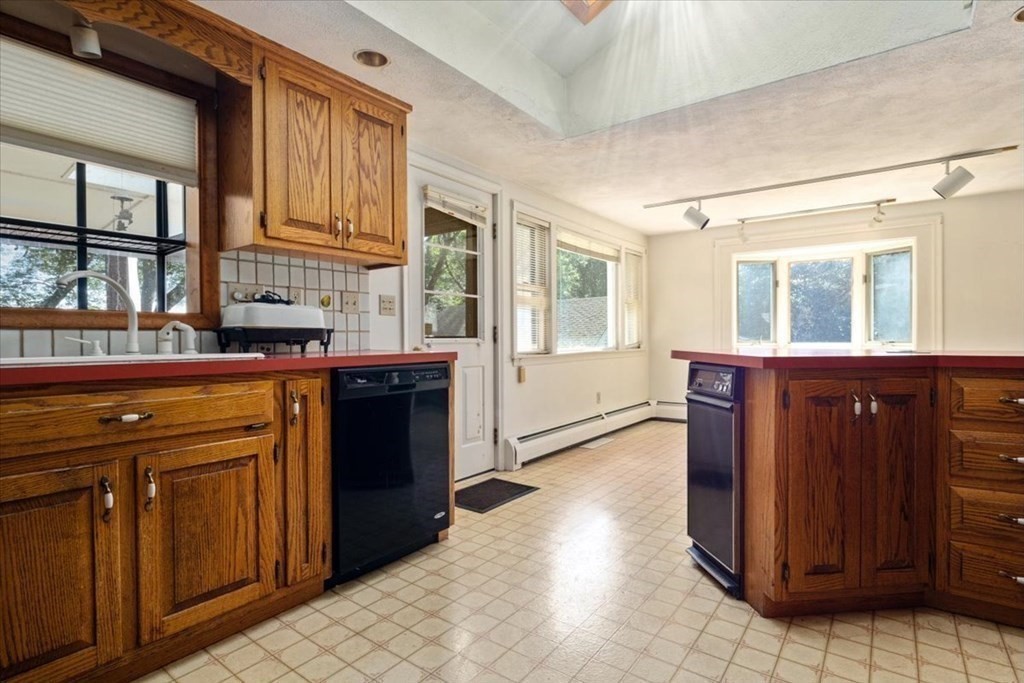 43 Woodruff Road Walpole, MA 02081 - Photo 8 of 32 Gallery Image 8