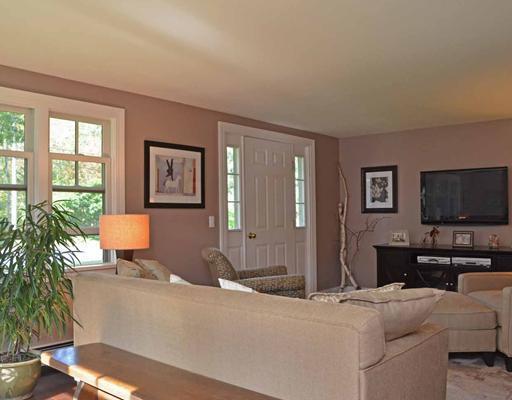 162 Ocean House Road Cape Elizabeth, ME 04107 - Photo 4 of 25 Living Room.