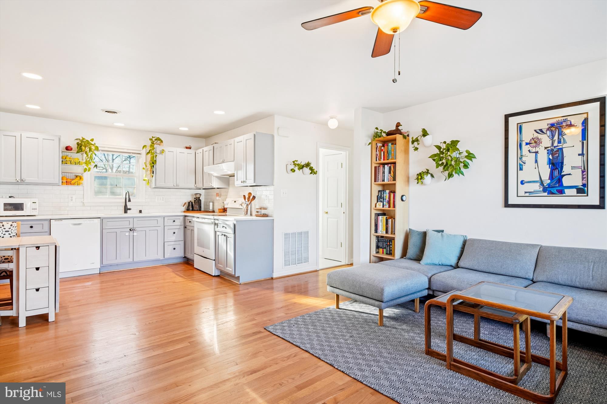 3064 Centre Road Riva, MD 21140 - Photo 14 of 45 a living room with furniture and a kitchen view