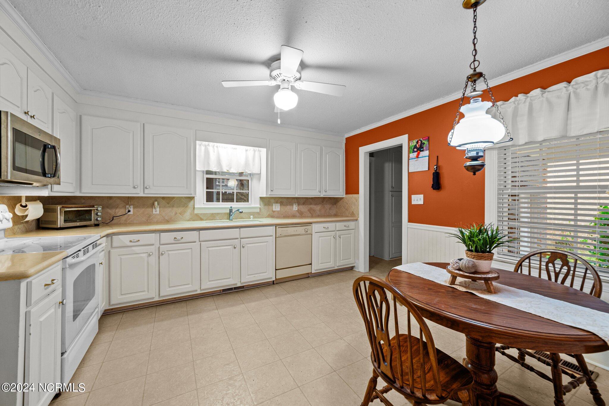 304 Prince Road Greenville, NC 27858 - Photo 3 of 26 6-web-or-mls-DSC_8185