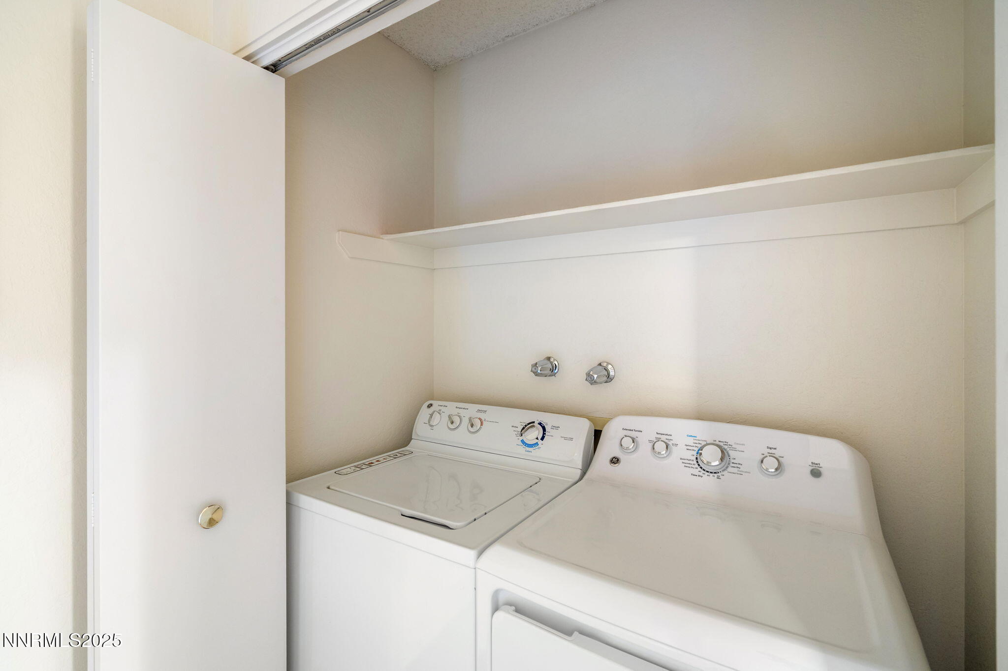 2282 Cannonball Road Sparks, NV 89431 - Photo 17 of 21 a utility room with dryer and washer