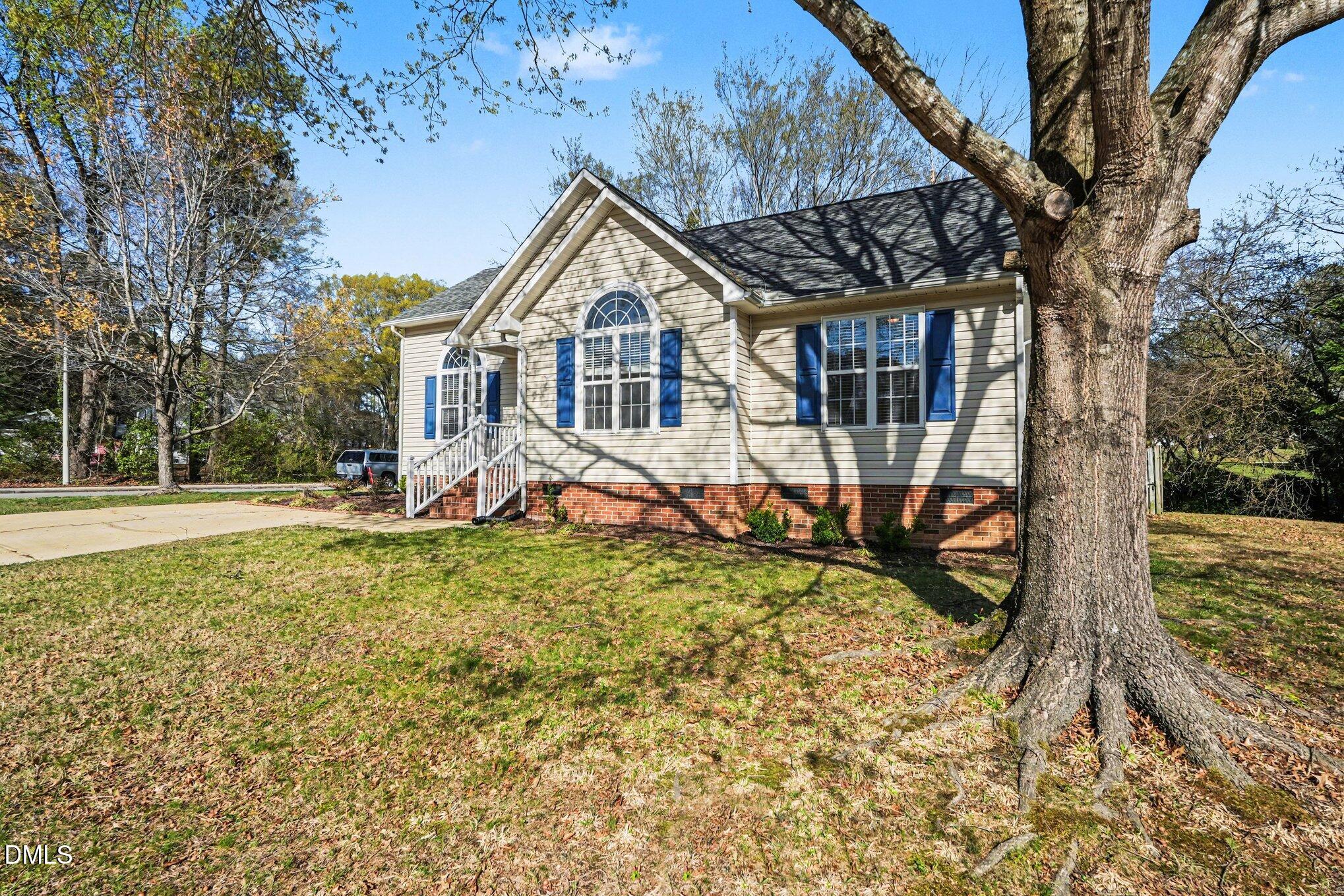 284 Dullis Circle Garner, NC 27529 - Photo 2 of 35 a front view of a house with garden