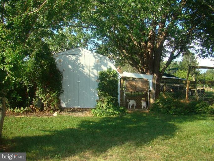 16145 Sheads Mountain Road Rixeyville, VA 22737 - Photo 15 of 20 Shed/Dog Kennel