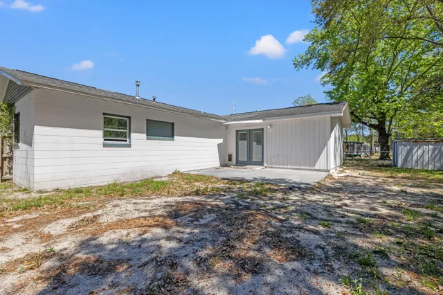 a view of back yard of the house
