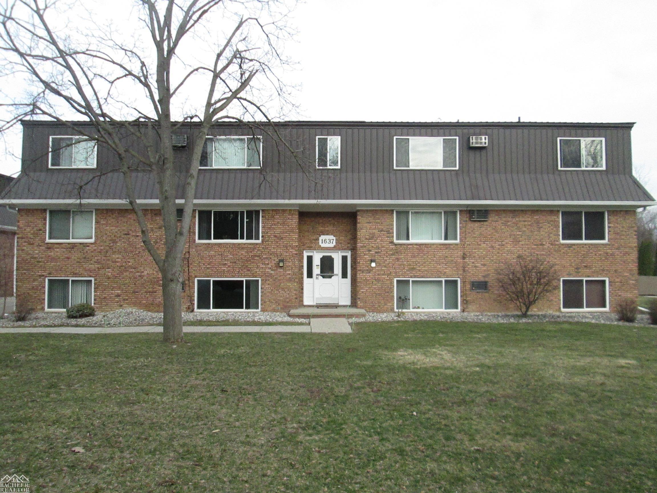 1637 South Riverside Avenue St. Clair, MI 48079 - Photo 1 of 11
