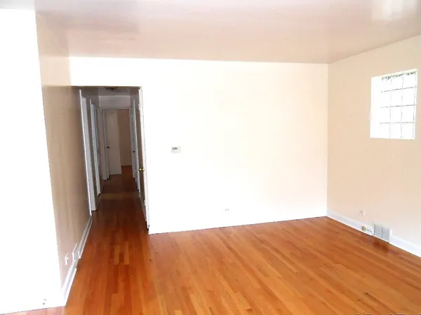 $2,500 | 5534 North Campbell Avenue, Unit 3, Chicago, IL 60625