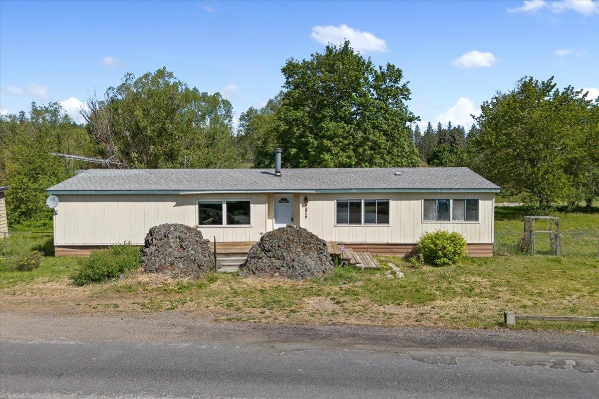 3717 East Chattaroy Road Chattaroy, WA 99003 - Photo 1 of 32