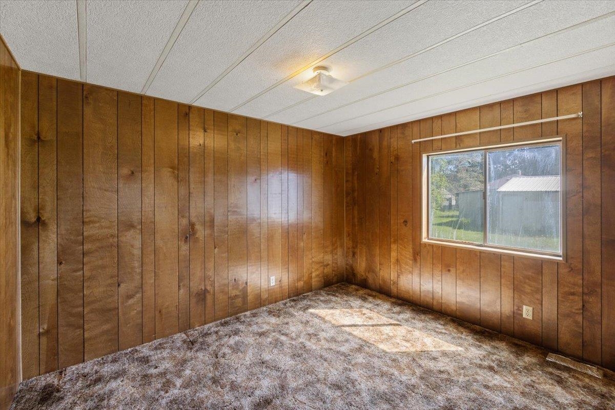 3717 East Chattaroy Road Chattaroy, WA 99003 - Photo 17 of 32