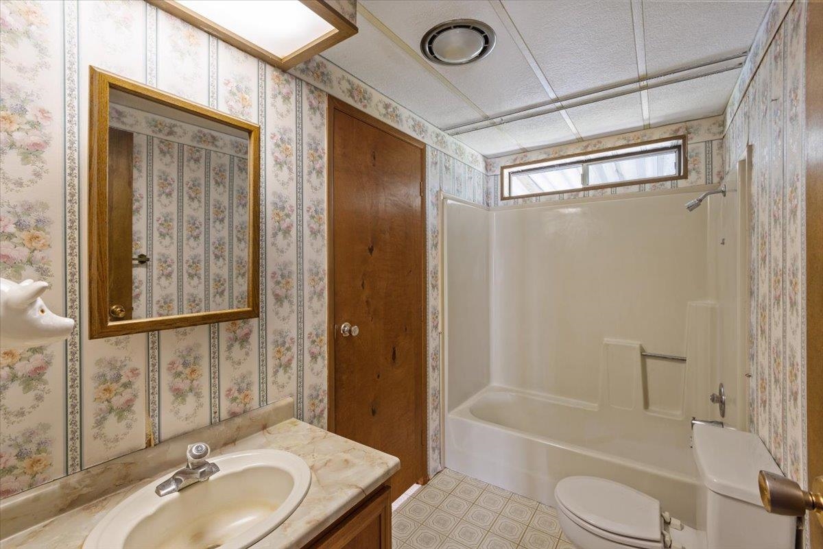 3717 East Chattaroy Road Chattaroy, WA 99003 - Photo 18 of 32