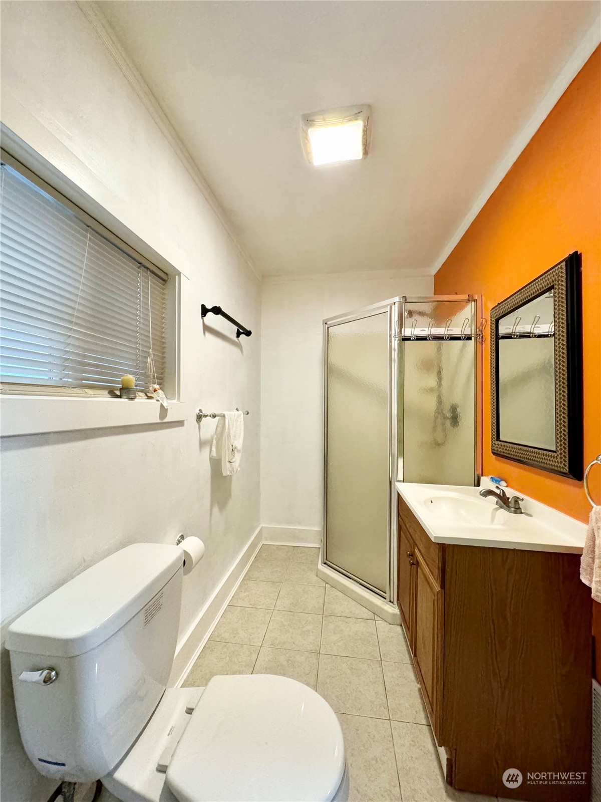 523 Main Avenue South Renton, WA 98057 - Photo 17 of 32 a bathroom with a sink toilet and shower