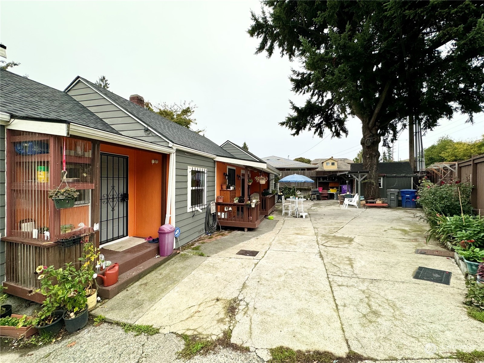 523 Main Avenue South Renton, WA 98057 - Photo 2 of 32 a view of a house with sitting area
