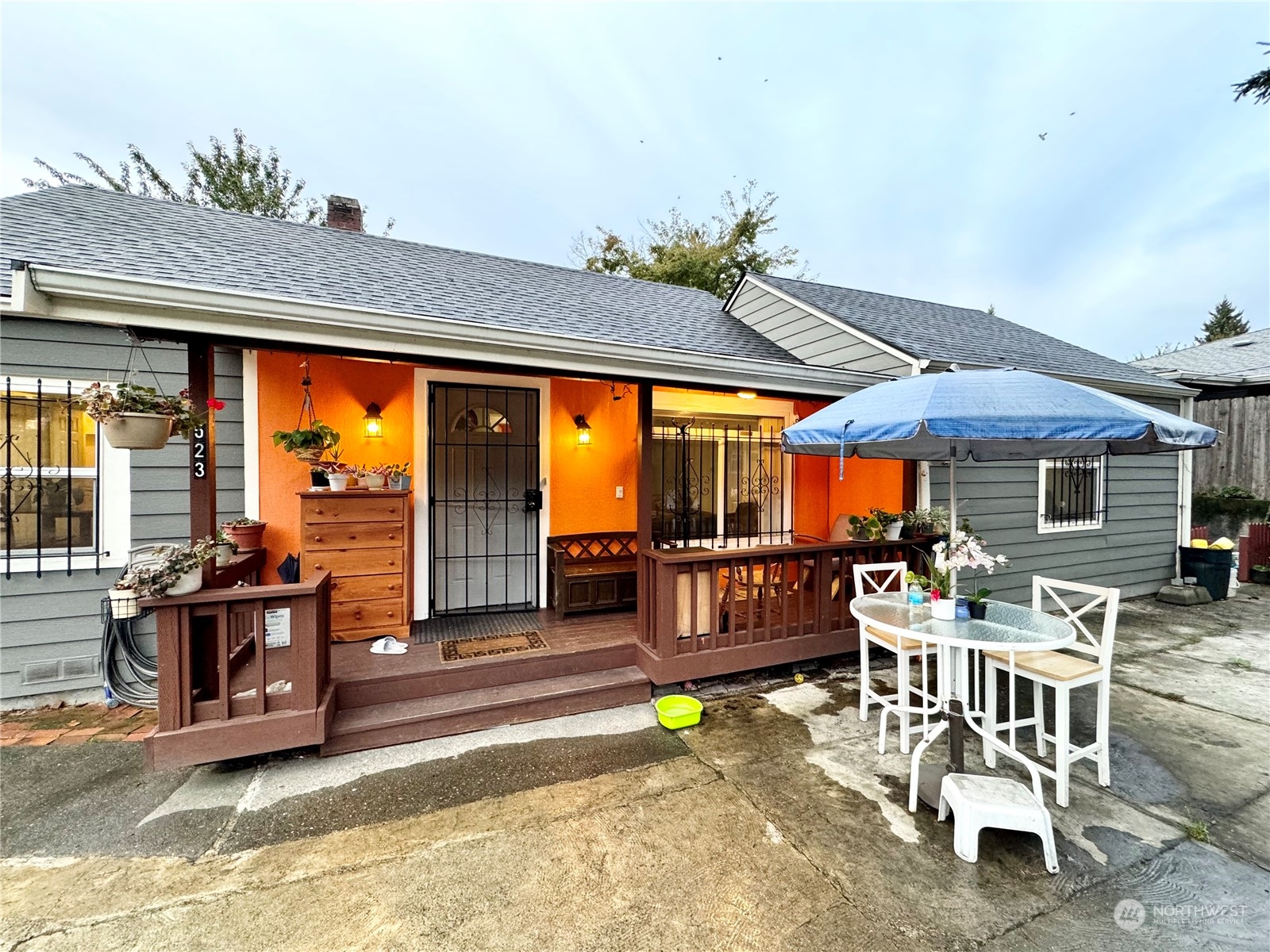 523 Main Avenue South Renton, WA 98057 - Photo 3 of 32 a outdoor living space with furniture and garden view