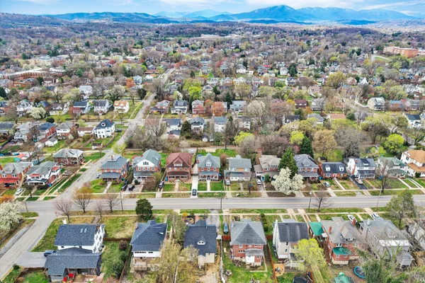 $609,950 | 2114 Memorial Avenue Southwest, Roanoke, VA 24015