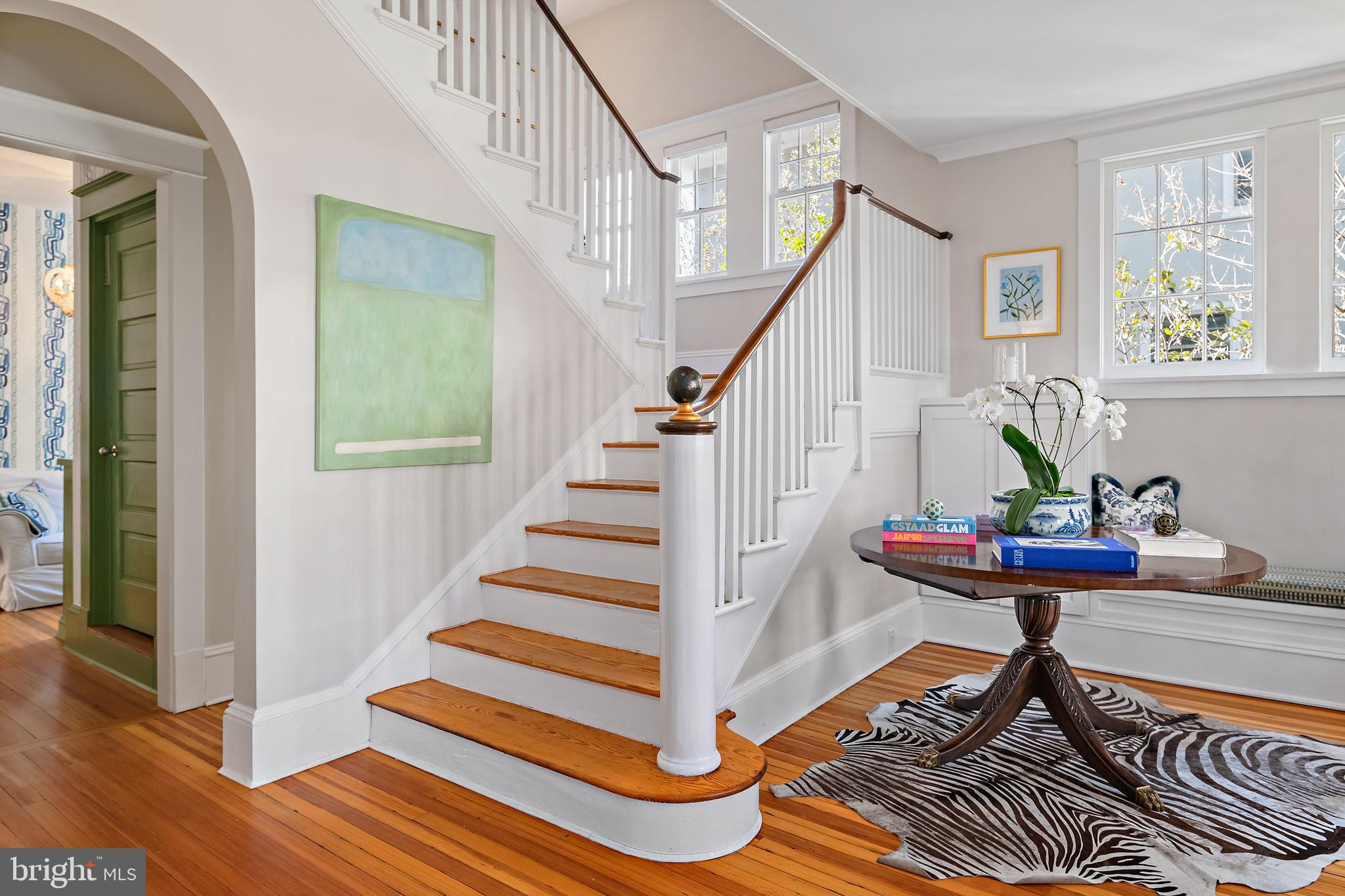 39 Southgate Avenue Annapolis, MD 21401 - Photo 3 of 52 Grand staircase in the entry