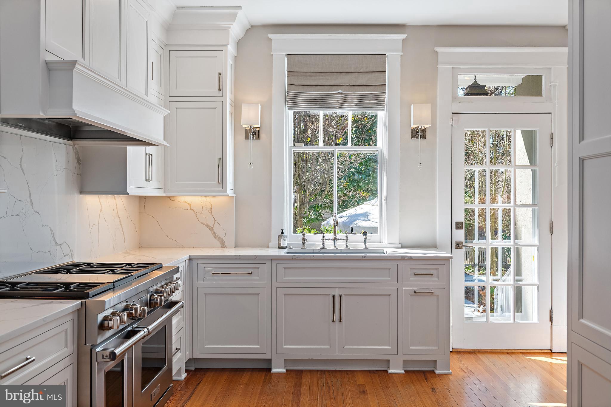 39 Southgate Avenue Annapolis, MD 21401 - Photo 9 of 52 Custom chef's kitchen