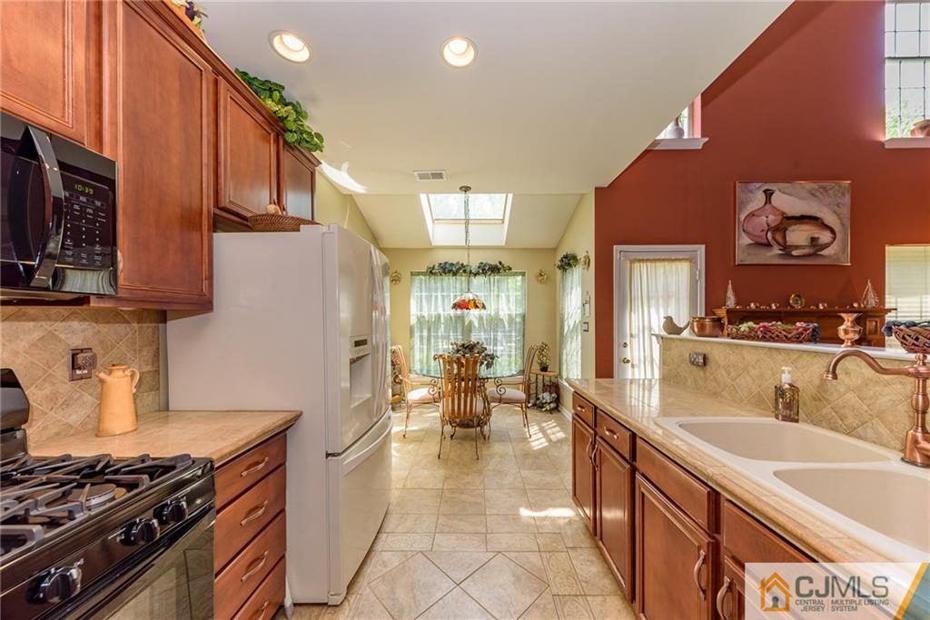3 Rock Run Road East Windsor, NJ 08520 - Photo 9 of 25 a kitchen with lots of counter top space