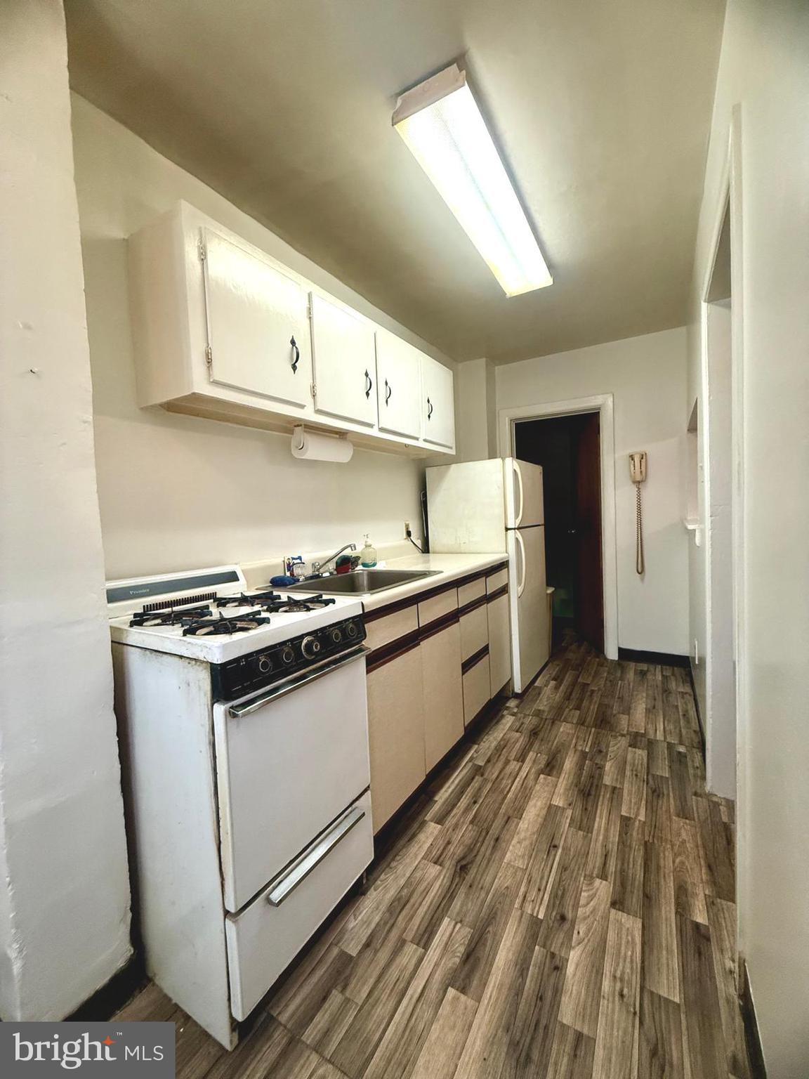 549 Littlecroft Road Upper Darby, PA 19082 - Photo 11 of 26 Kitchen