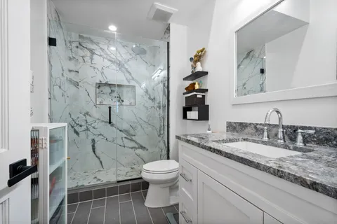 $500,000 | 110 North Peoria Street, Unit 208, Chicago, IL 60607