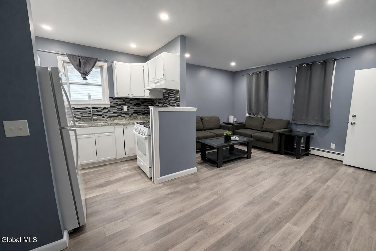 17 Landon Terrace Schenectady, NY 12308 - Photo 6 of 28 D5122F32-8AF6-41F9-A579-8931B8019DEF