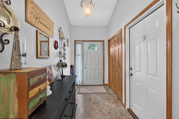 112 Walnut Ridge Drive, Unit 17 Union Grove, WI 53182 - Photo 24 of 31 Entryway