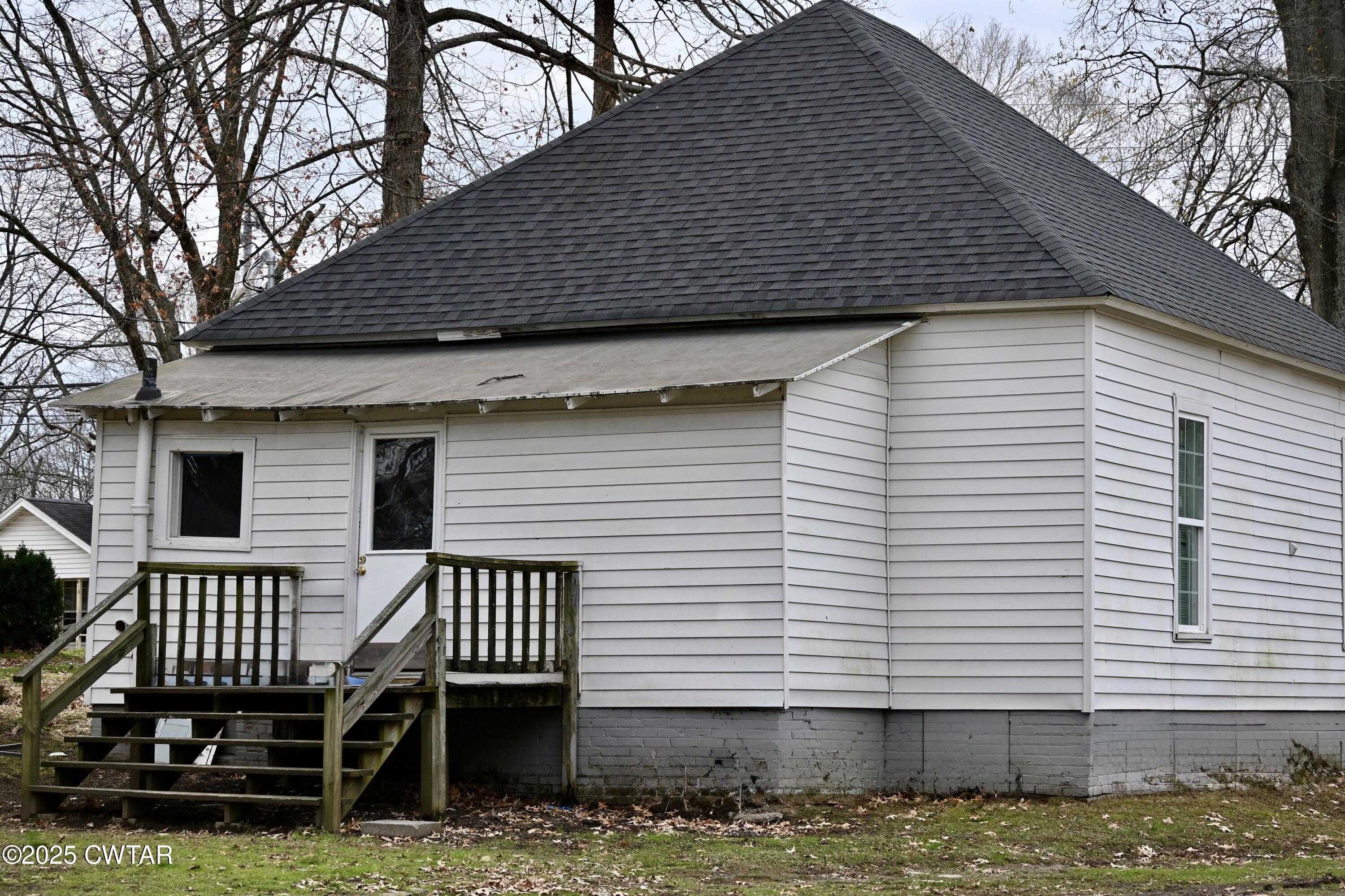 425 North McCombs Street Martin, TN 38237 - Photo 19 of 21 a view of a house with a roof deck
