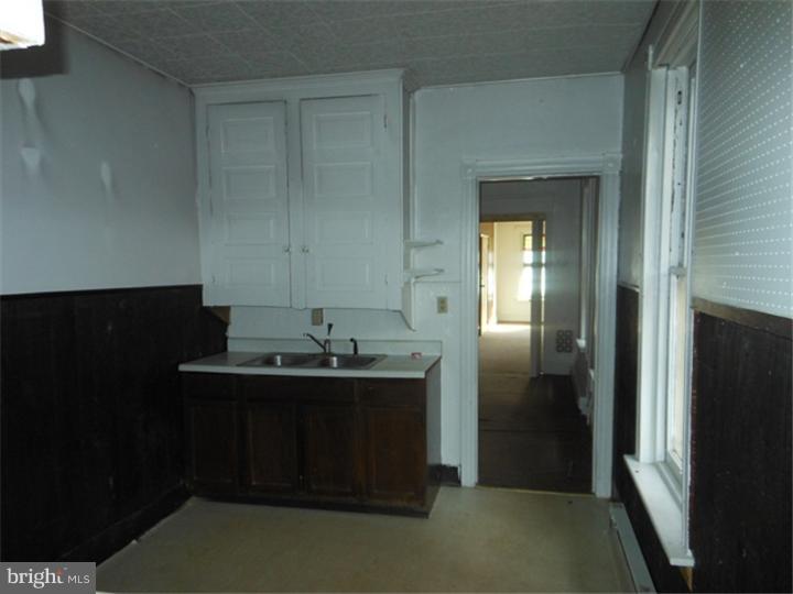 521 Perry Street Reading, PA 19601 - Photo 4 of 14 Gallery Image 4