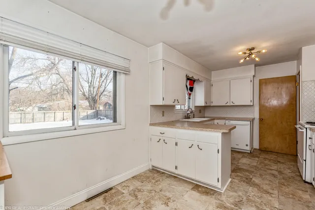 $220,000 | 161 Eloise Drive, Benton Harbor, MI 49022