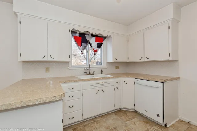 $220,000 | 161 Eloise Drive, Benton Harbor, MI 49022