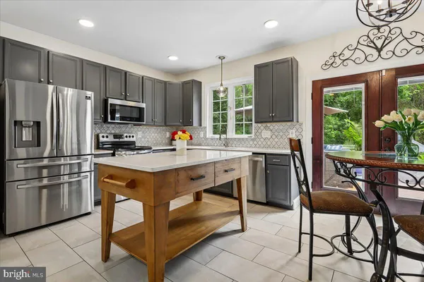 $985,000 | 6859 Colonel Taylor Lane, Centreville, VA 20121