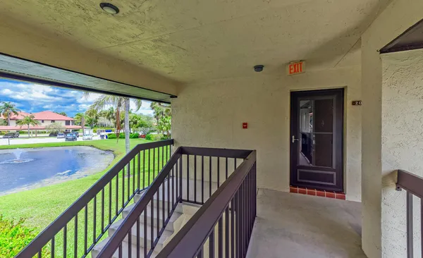 $1,800 | 390 Southwest South River Drive, Unit 202, Stuart, FL 34997