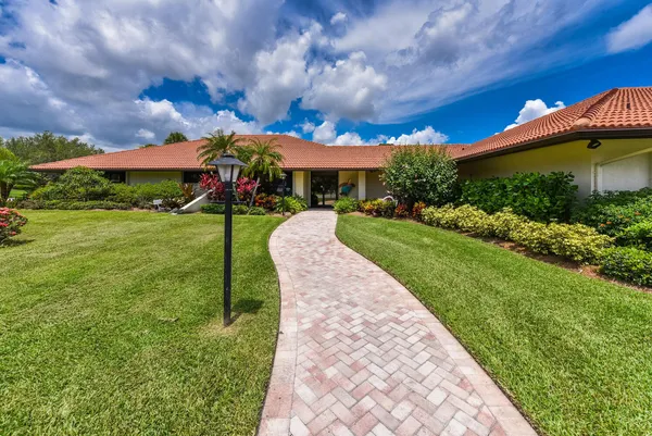 $1,800 | 390 Southwest South River Drive, Unit 202, Stuart, FL 34997