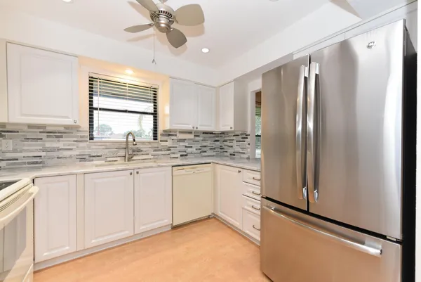 $1,800 | 390 Southwest South River Drive, Unit 202, Stuart, FL 34997