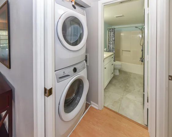 $1,800 | 390 Southwest South River Drive, Unit 202, Stuart, FL 34997